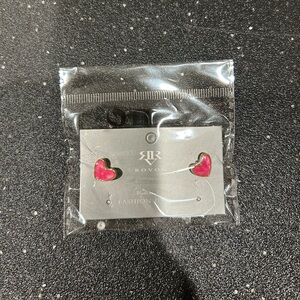 Pink heart 🩷 studs
